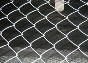  Chain link fence and urban traffic safety